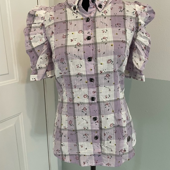 Only Women’s shirt size M runs like S - Picture 2 of 14